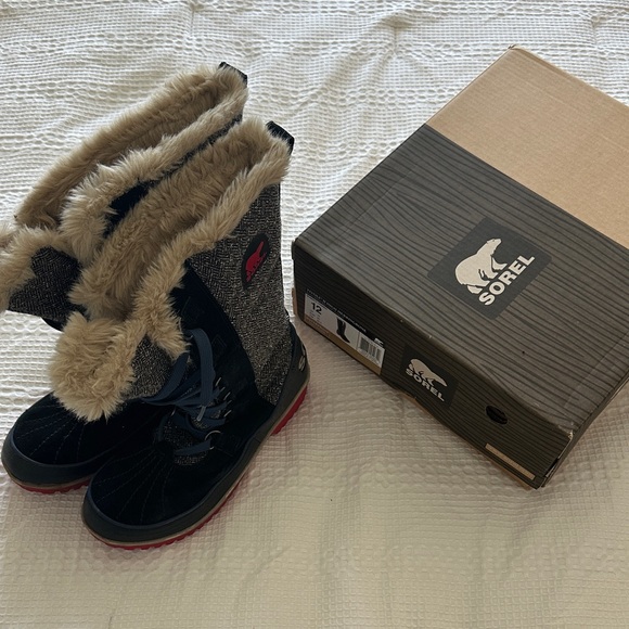 Sorel Herringbone Boots with Blue Laces and Red Soles - Picture 2 of 4